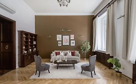 Luxe, Historic Home Downtown Landmarks 19 Century